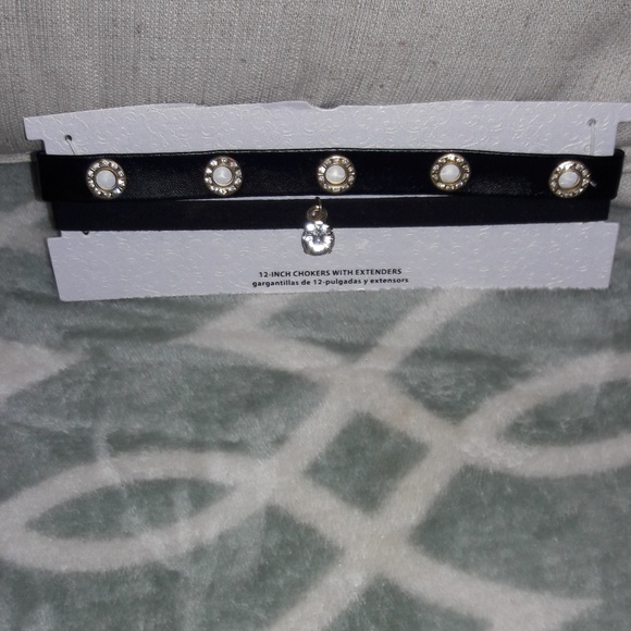 Jewelry - NWT Choker black with decorative like diamond.
